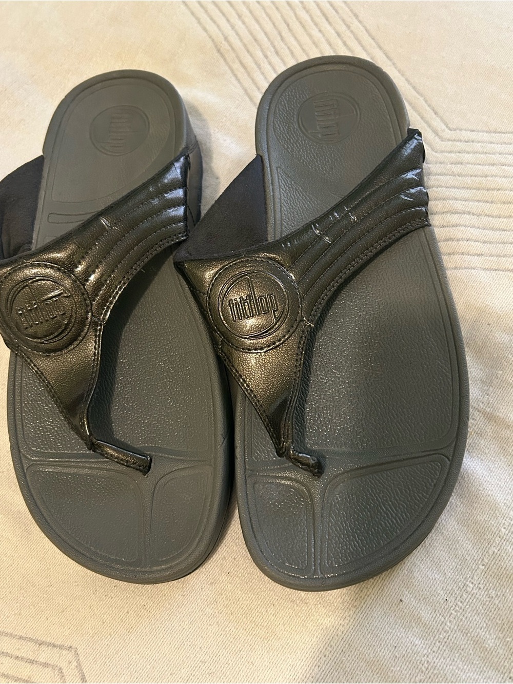 FitFlop Sandals size 9 pewter gray